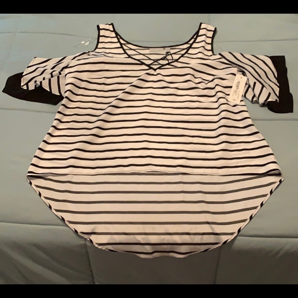 Shoulder-less Top